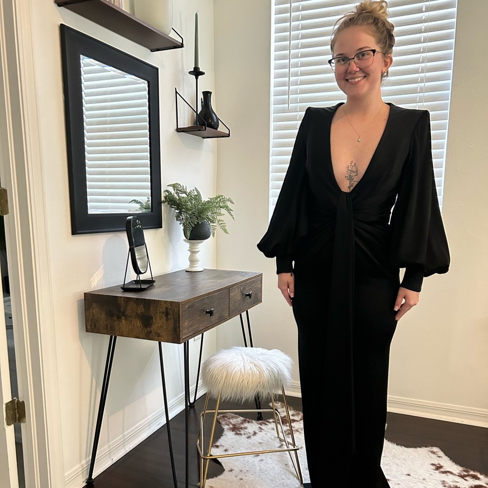 Like New Alex Perry Size 8 Long V-neck with statement sleeves and drape.